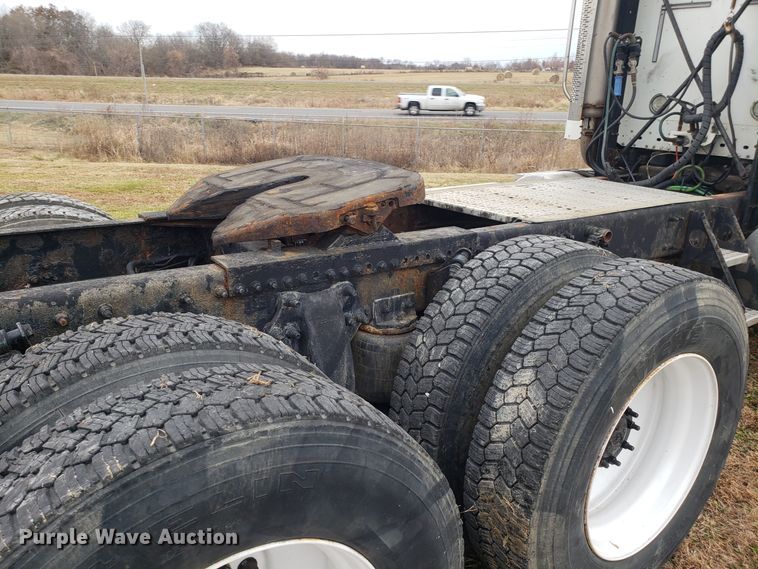 image for item FW9591 2004 Freightliner Columbia semi truck