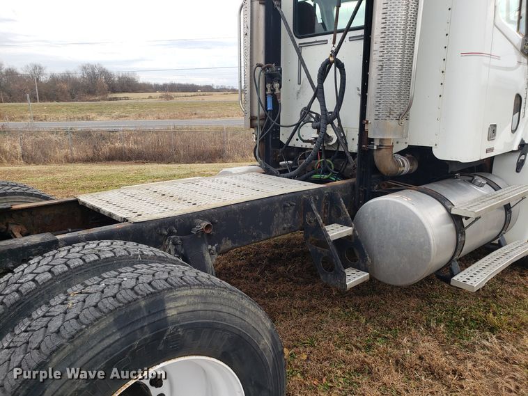 image for item FW9591 2004 Freightliner Columbia semi truck