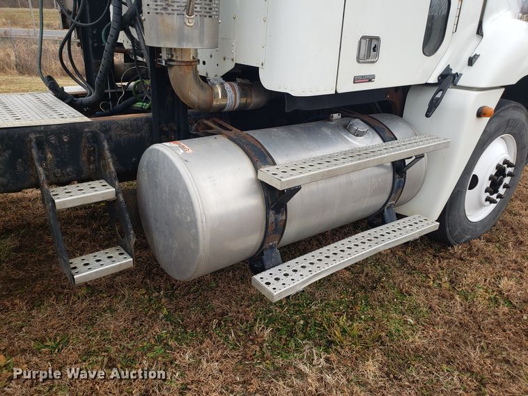 image for item FW9591 2004 Freightliner Columbia semi truck