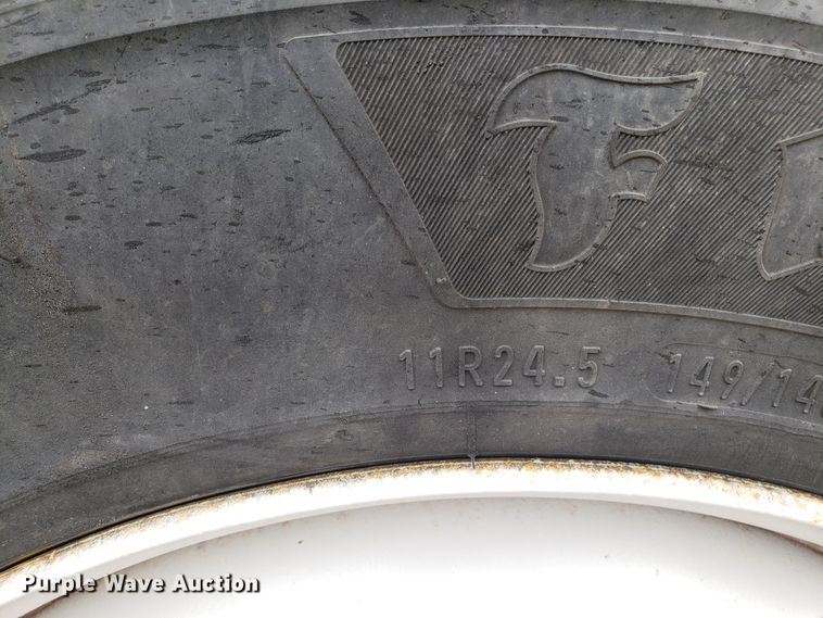 image for item FW9591 2004 Freightliner Columbia semi truck