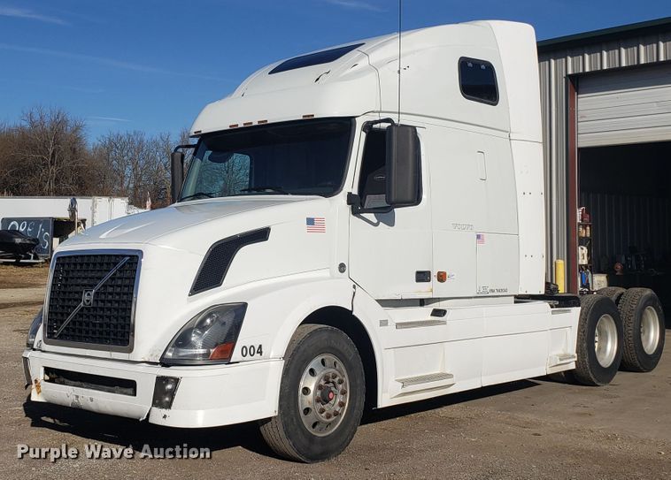 image for item GA9316 2007 Volvo VN semi truck