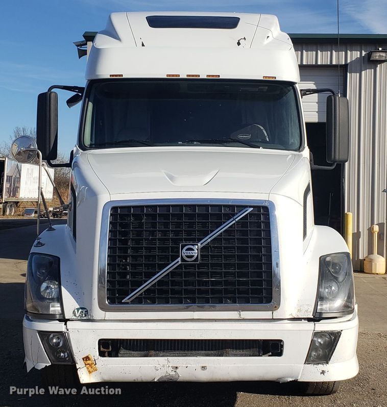 image for item GA9316 2007 Volvo VN semi truck