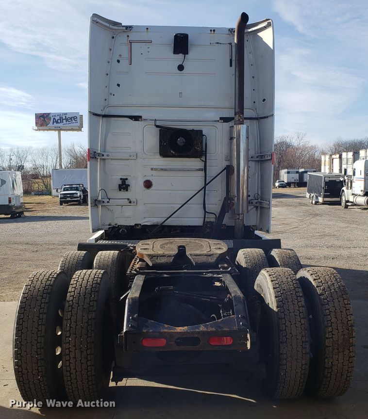 image for item GA9316 2007 Volvo VN semi truck