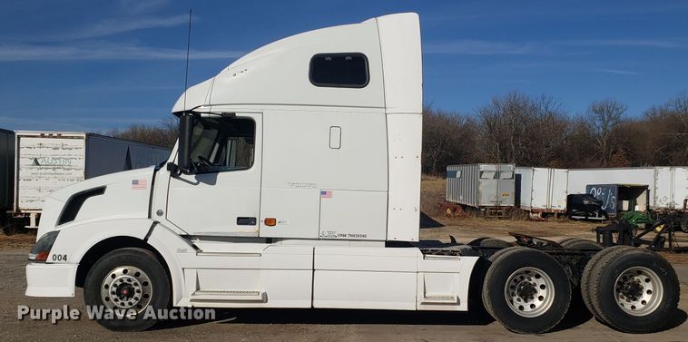 image for item GA9316 2007 Volvo VN semi truck