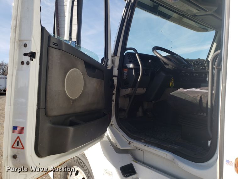 image for item GA9316 2007 Volvo VN semi truck