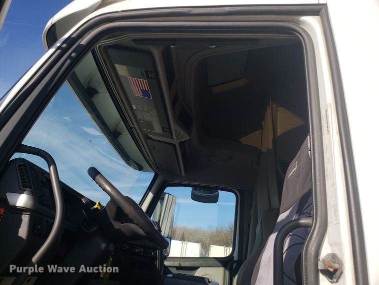 image for item GA9316 2007 Volvo VN semi truck