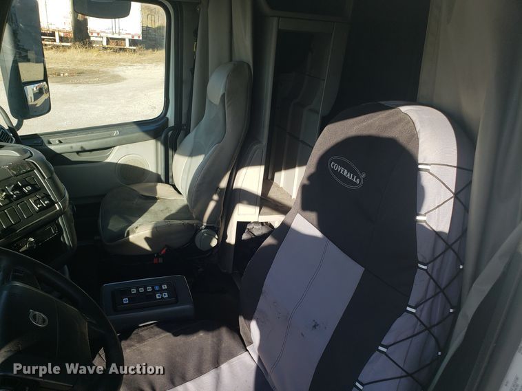 image for item GA9316 2007 Volvo VN semi truck