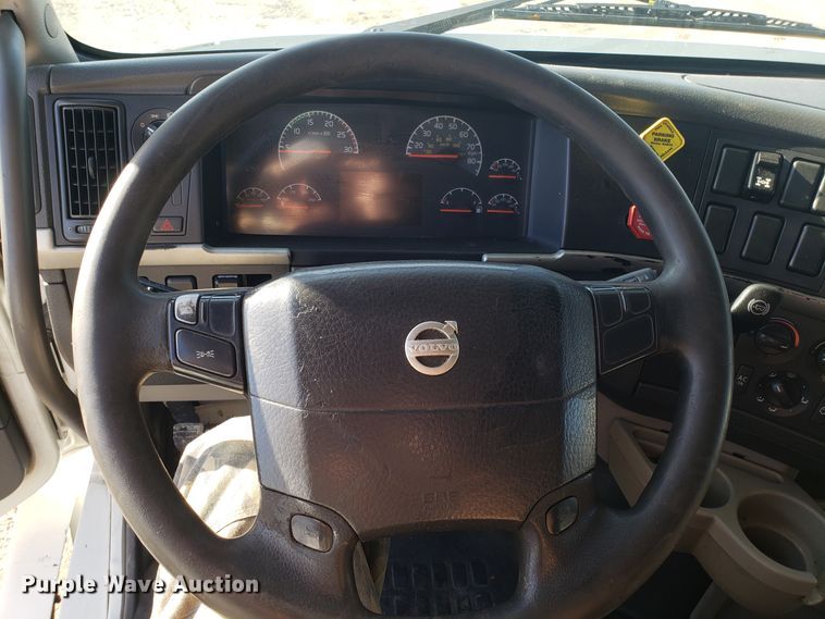 image for item GA9316 2007 Volvo VN semi truck