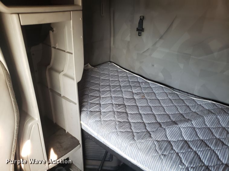 image for item GA9316 2007 Volvo VN semi truck