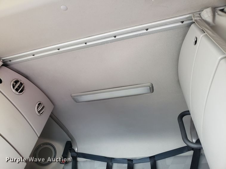 image for item GA9316 2007 Volvo VN semi truck