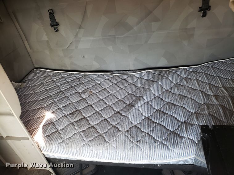 image for item GA9316 2007 Volvo VN semi truck