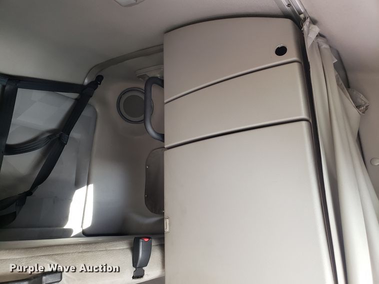 image for item GA9316 2007 Volvo VN semi truck