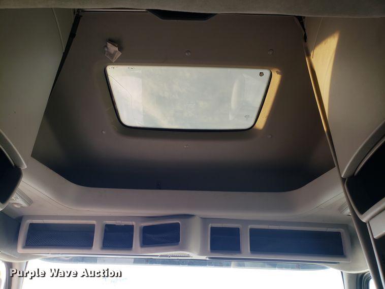 image for item GA9316 2007 Volvo VN semi truck