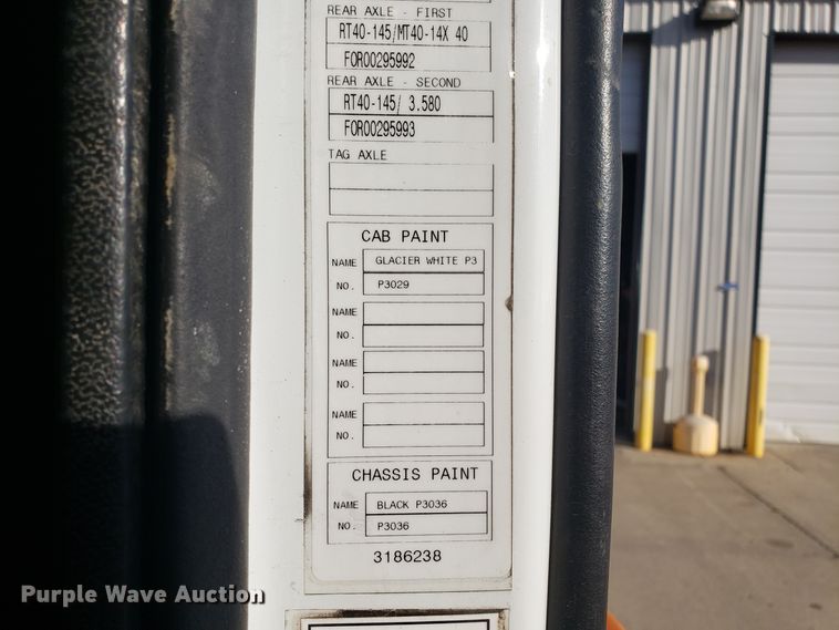 image for item GA9316 2007 Volvo VN semi truck