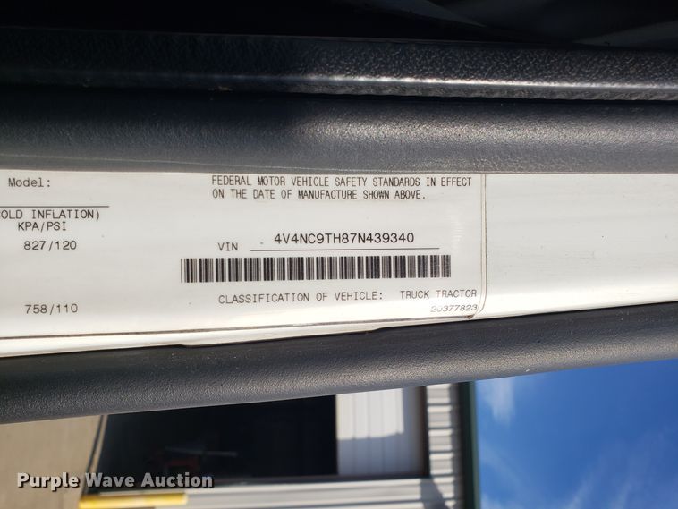 image for item GA9316 2007 Volvo VN semi truck