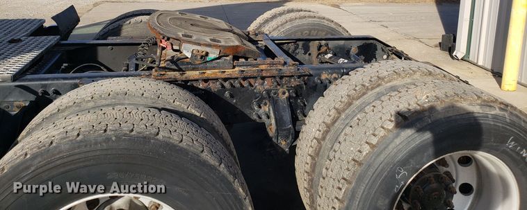 image for item GA9316 2007 Volvo VN semi truck