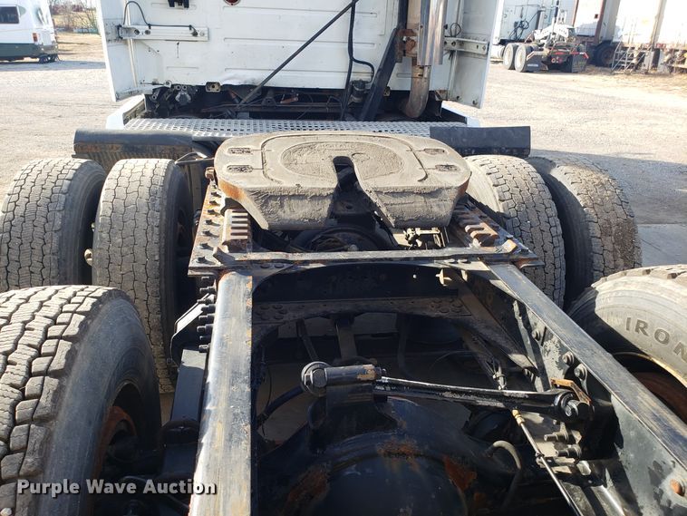 image for item GA9316 2007 Volvo VN semi truck