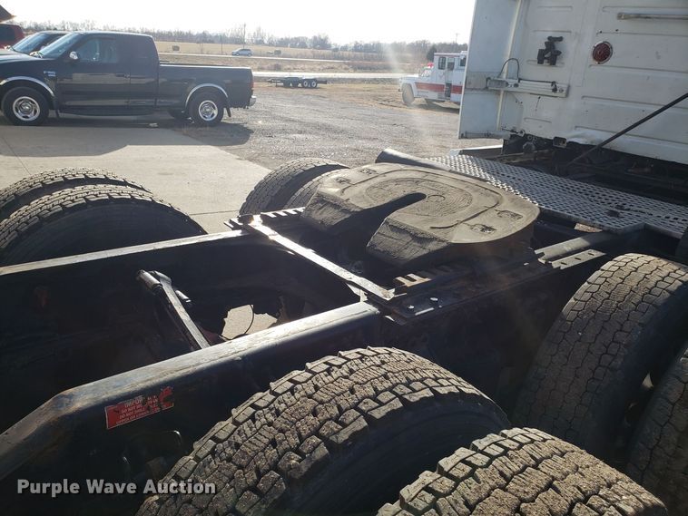 image for item GA9316 2007 Volvo VN semi truck