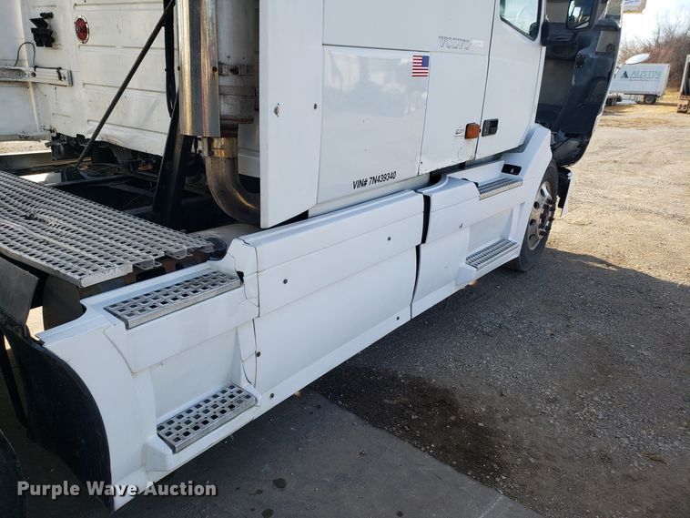 image for item GA9316 2007 Volvo VN semi truck