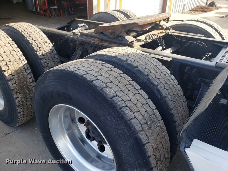 image for item GA9316 2007 Volvo VN semi truck