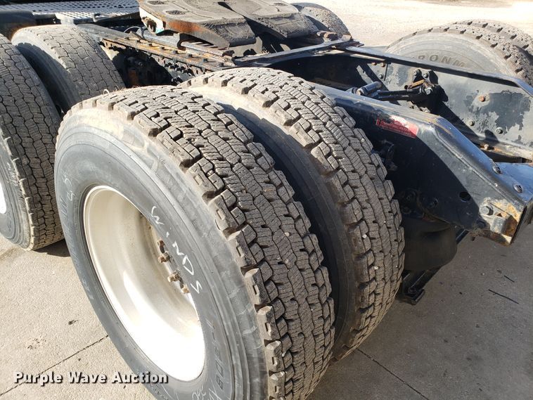 image for item GA9316 2007 Volvo VN semi truck