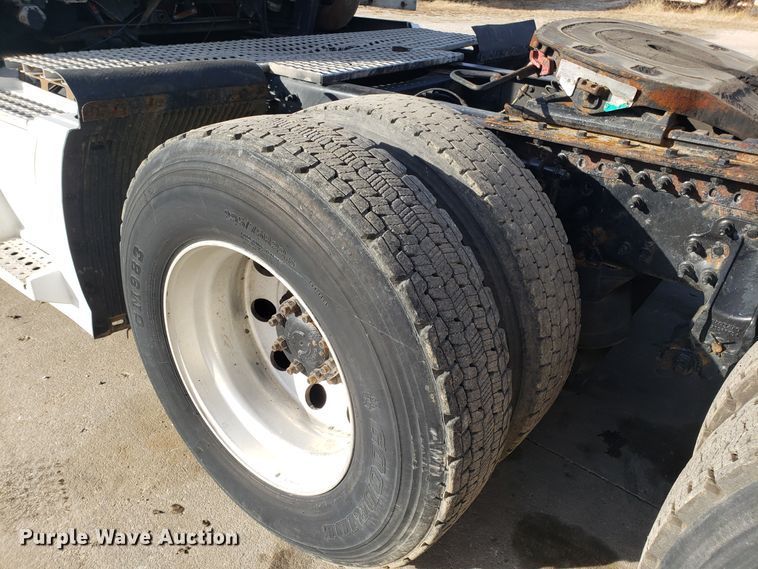 image for item GA9316 2007 Volvo VN semi truck