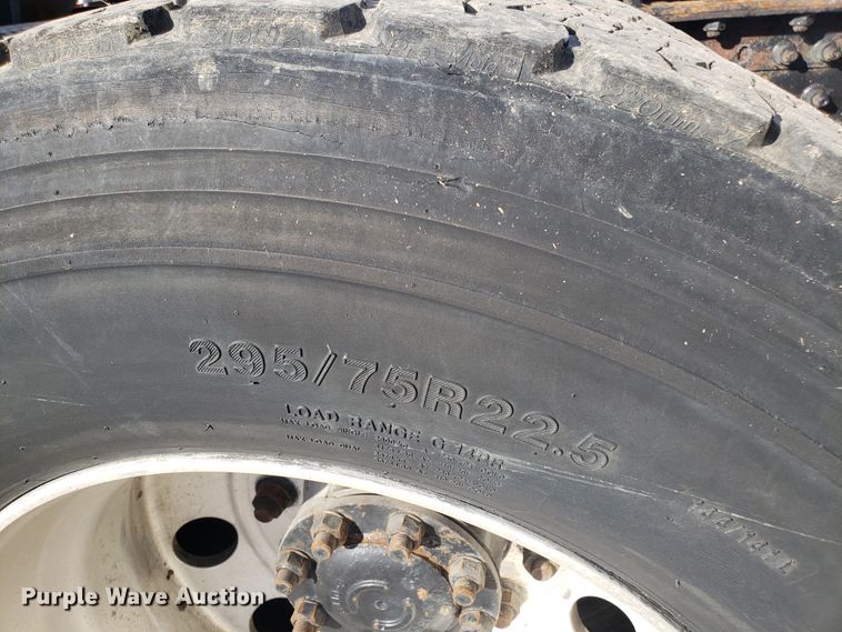 image for item GA9316 2007 Volvo VN semi truck