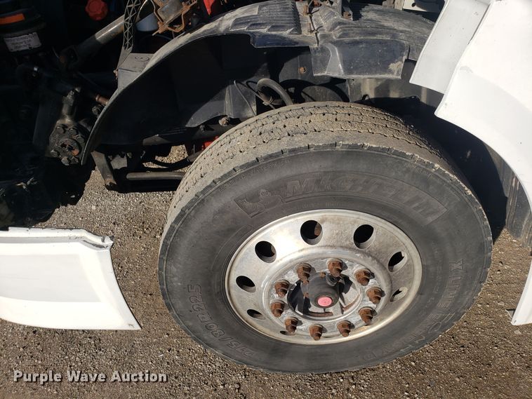 image for item GA9316 2007 Volvo VN semi truck