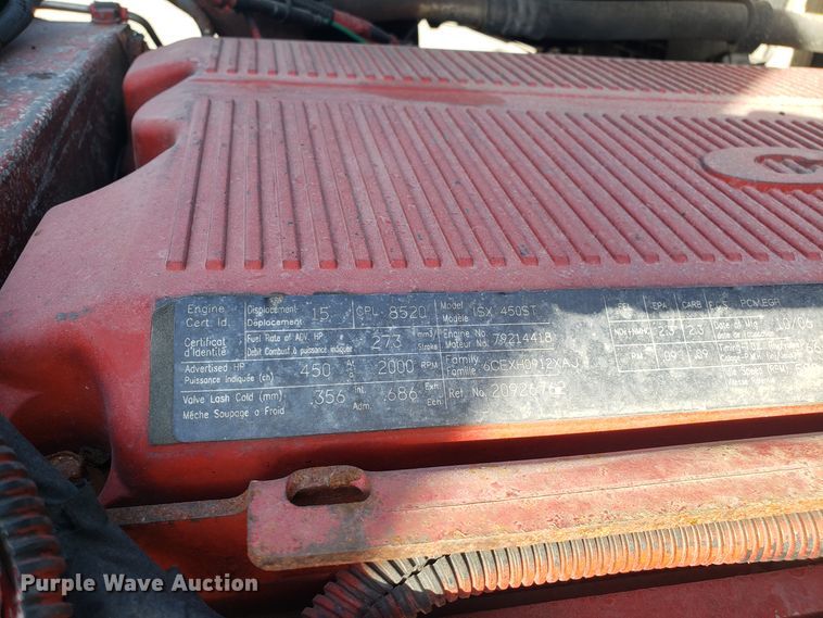 image for item GA9316 2007 Volvo VN semi truck