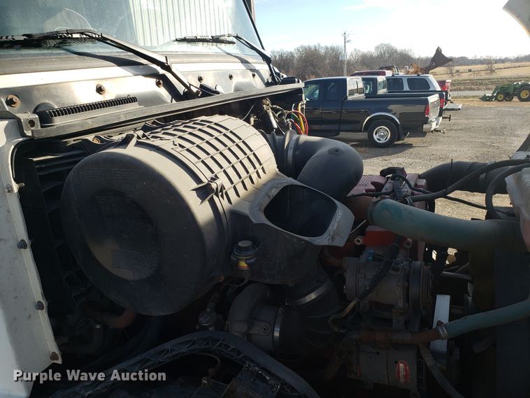 image for item GA9316 2007 Volvo VN semi truck