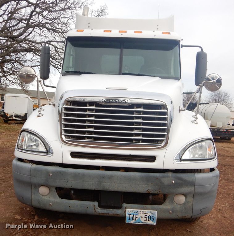image for item GB9526 2007 Freightliner Columbia semi truck
