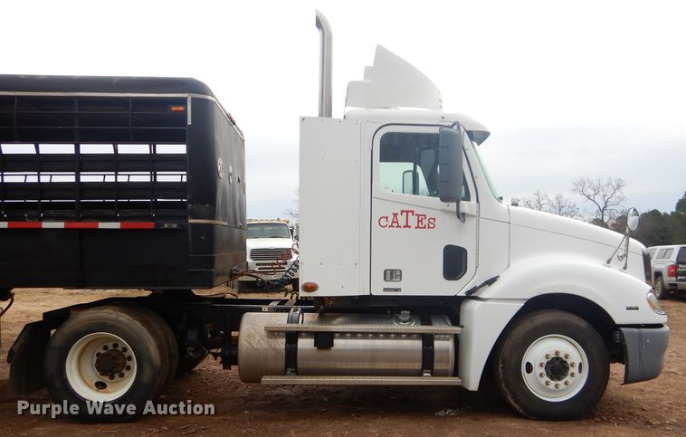 image for item GB9526 2007 Freightliner Columbia semi truck