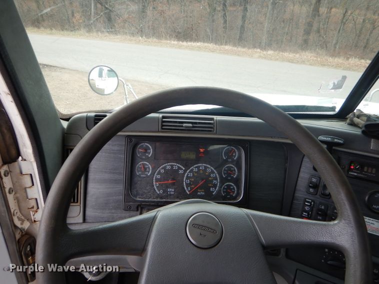 image for item GB9526 2007 Freightliner Columbia semi truck