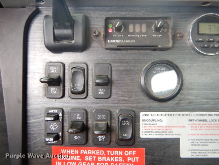 image for item GB9526 2007 Freightliner Columbia semi truck