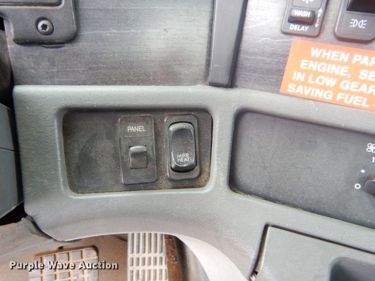 image for item GB9526 2007 Freightliner Columbia semi truck