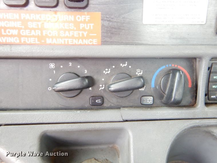 image for item GB9526 2007 Freightliner Columbia semi truck