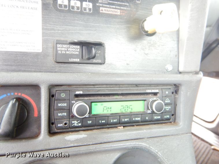 image for item GB9526 2007 Freightliner Columbia semi truck