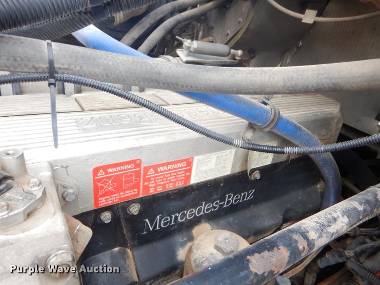 image for item GB9526 2007 Freightliner Columbia semi truck