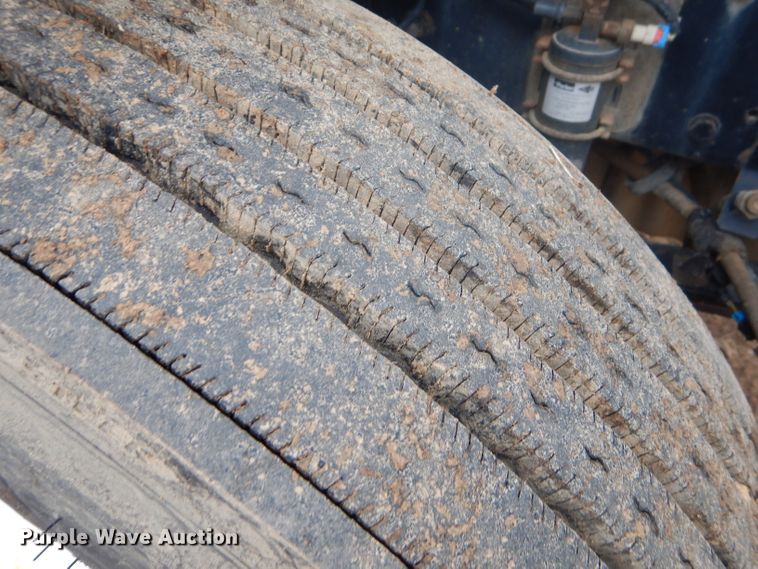 image for item GB9526 2007 Freightliner Columbia semi truck