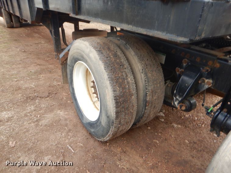 image for item GB9526 2007 Freightliner Columbia semi truck