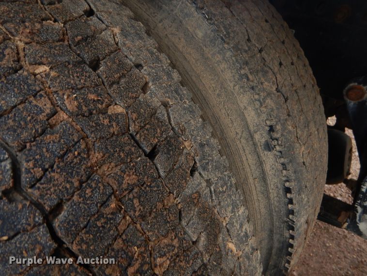 image for item GB9526 2007 Freightliner Columbia semi truck