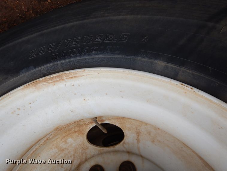 image for item GB9526 2007 Freightliner Columbia semi truck