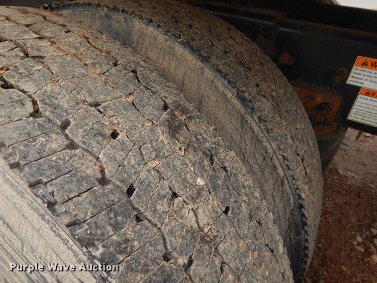 image for item GB9526 2007 Freightliner Columbia semi truck