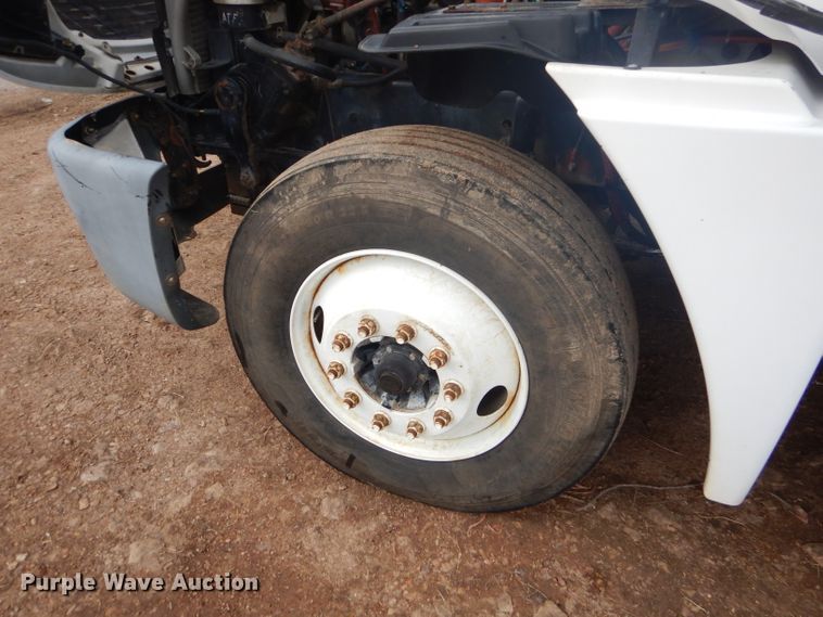 image for item GB9526 2007 Freightliner Columbia semi truck