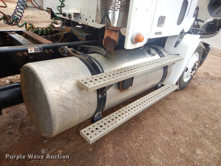 image for item GB9526 2007 Freightliner Columbia semi truck