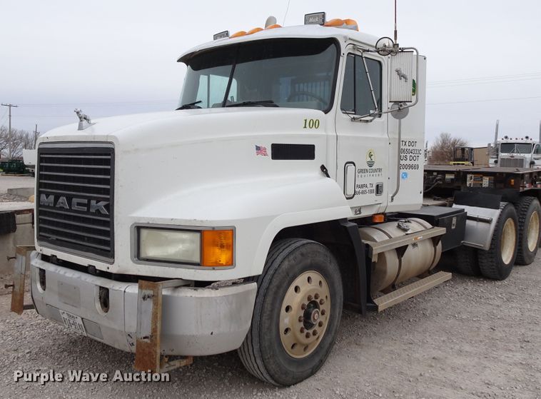 image for item GC9128 1993 Mack CH613 semi truck