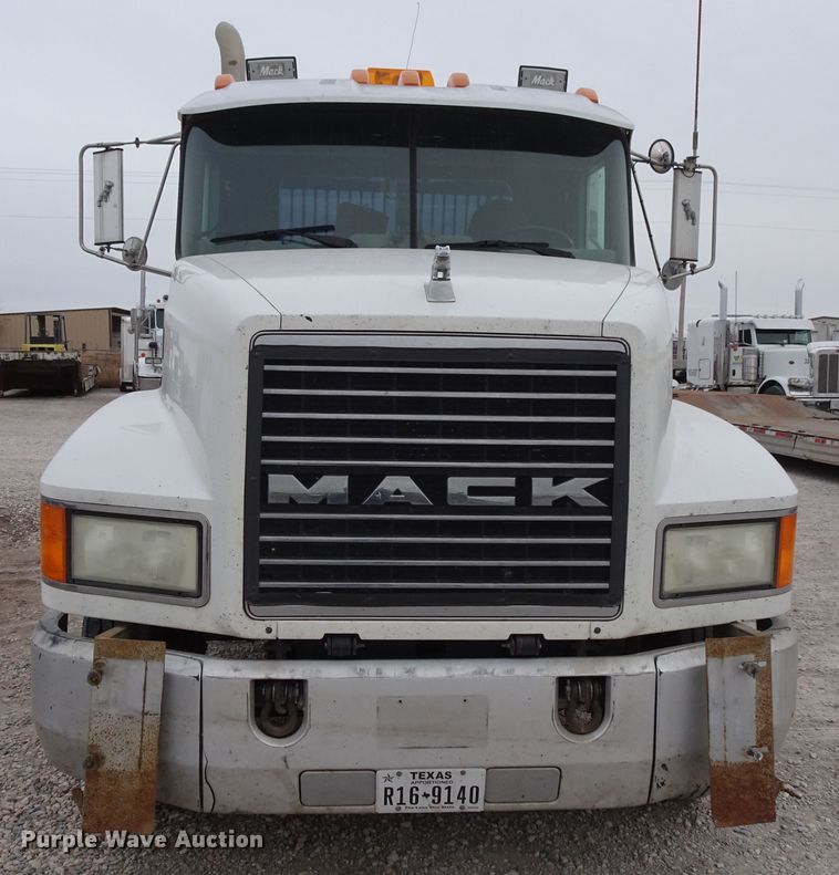 image for item GC9128 1993 Mack CH613 semi truck
