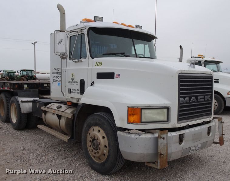 image for item GC9128 1993 Mack CH613 semi truck