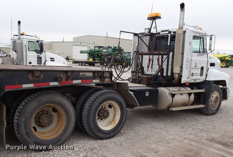 image for item GC9128 1993 Mack CH613 semi truck