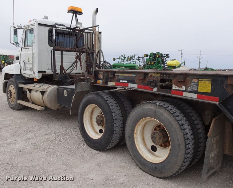 image for item GC9128 1993 Mack CH613 semi truck